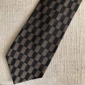 Donna Karan Vintage New York silk tie. Made in USA.